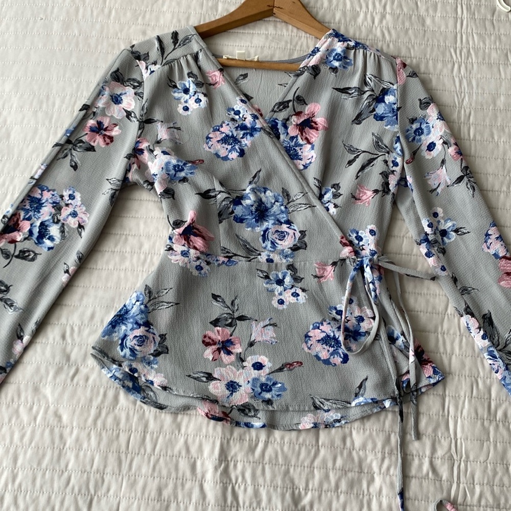Gorgeous wrap around top!